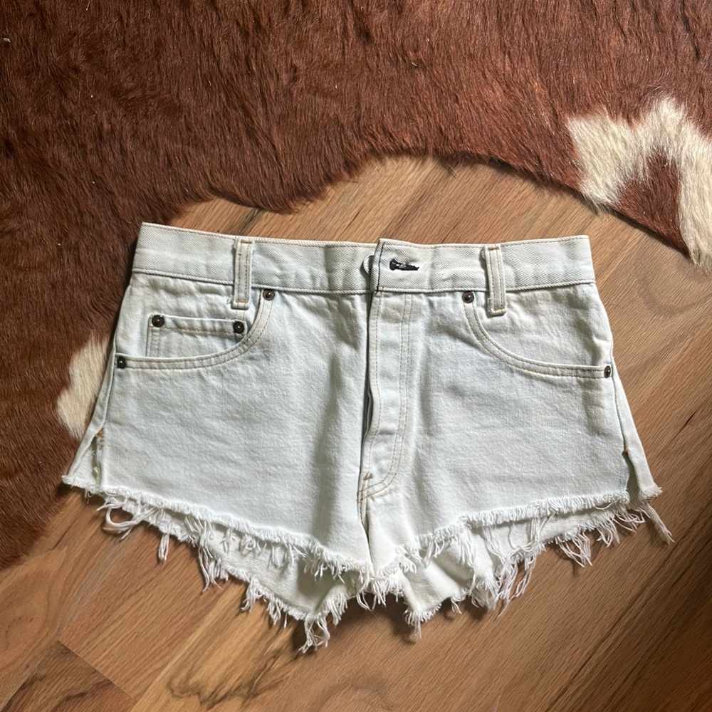 VINTAGE Levi’s Y2K low waist light wash Denim Jean Short shorts Sz 25/26